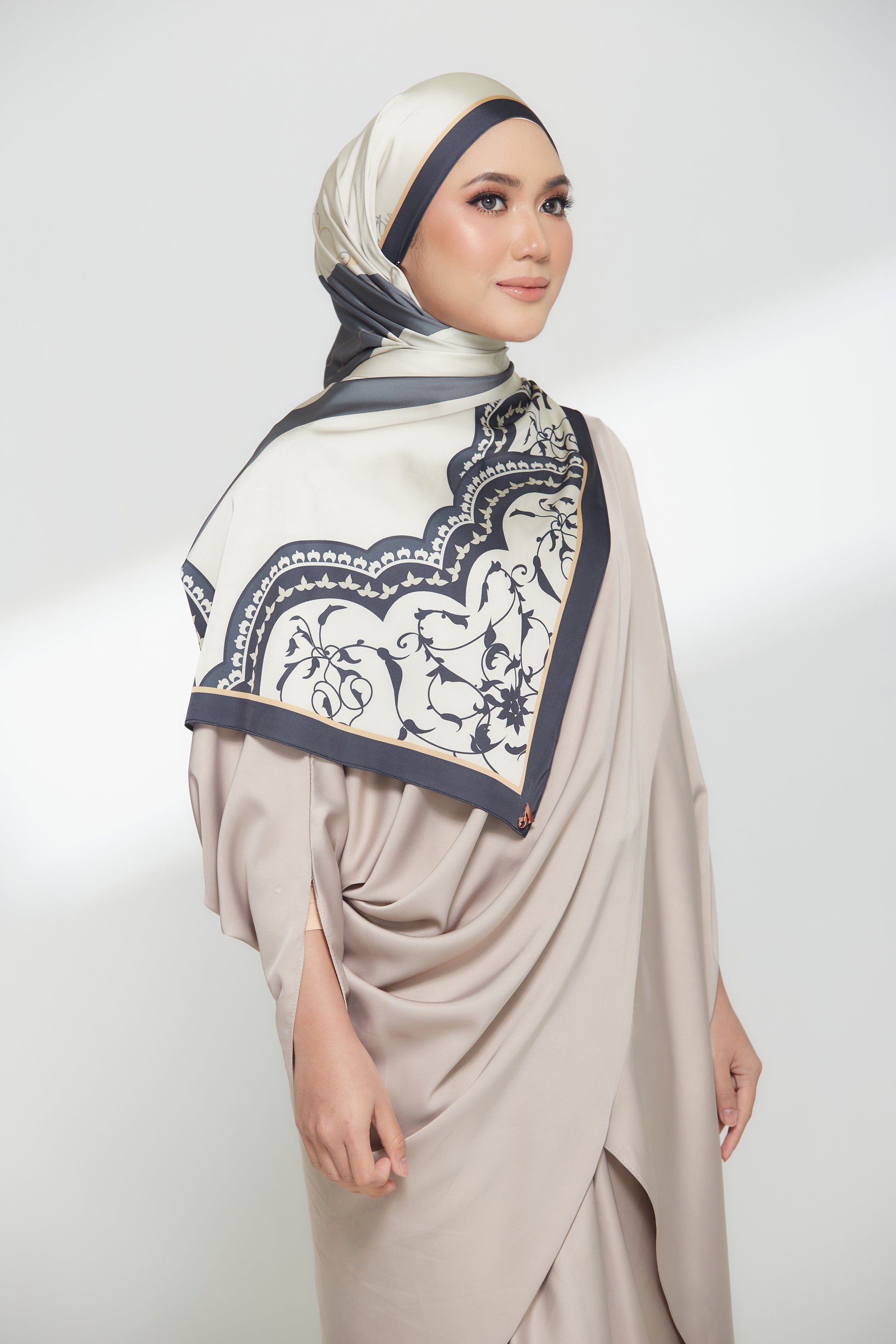 Grey (Shawl)