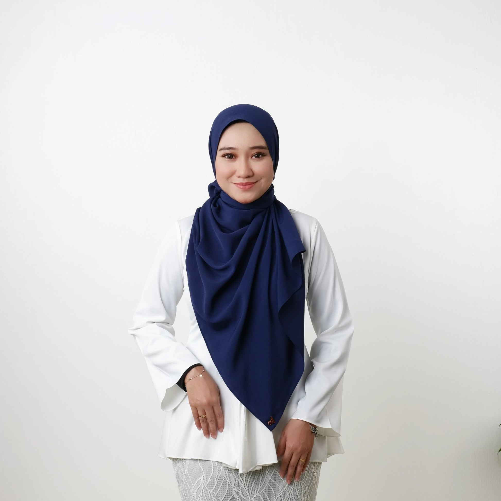 Ayu Medieval Blue (Shawl)